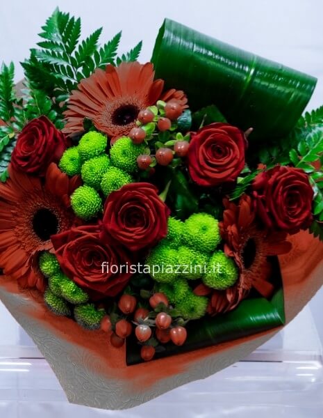 Bouquet fiori di stagione tonalità rossa