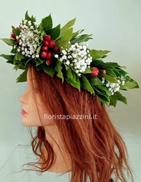 Coroncina alloro con bacche e gipsofila